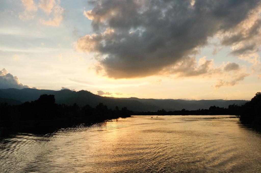 Nomads Guesthouse Kampot Dış mekan fotoğraf