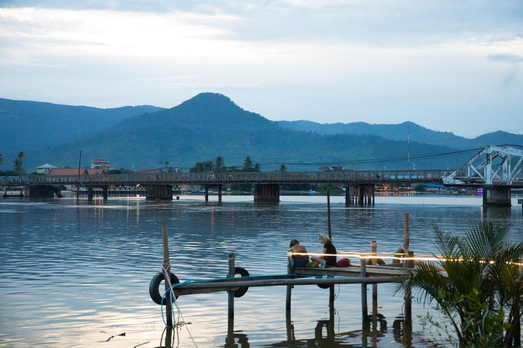 Nomads Guesthouse Kampot Dış mekan fotoğraf